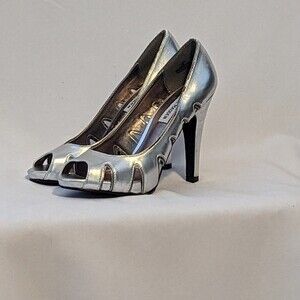 NWOB - Steve Madden Silver Peep Toe Pumps - Size 7.5